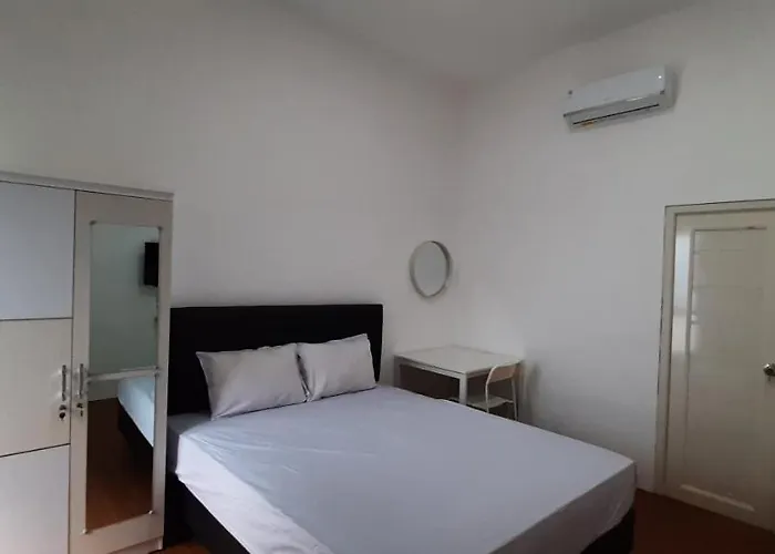 OYO 90470 Mura House Syariah Malang